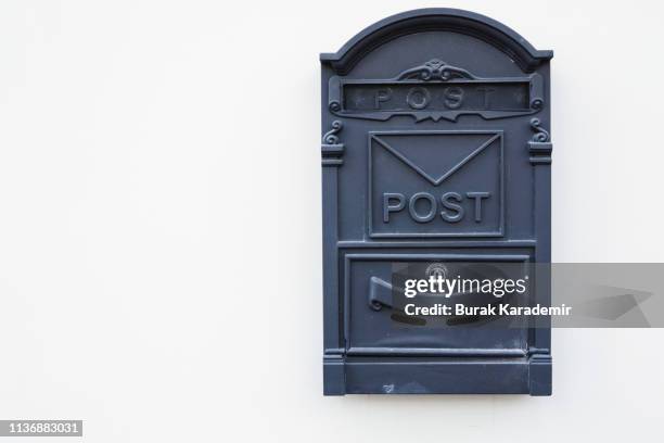 private mailbox hanging on wall - ranura de buzón fotografías e imágenes de stock