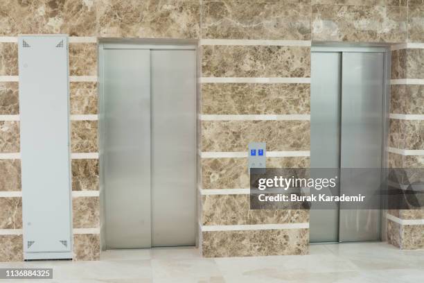 elevator - lobby closed fotografías e imágenes de stock