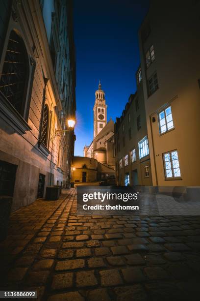 perlach tower during blue hour, augsburg, bavaria, germany - augsburg stockfoto's en -beelden