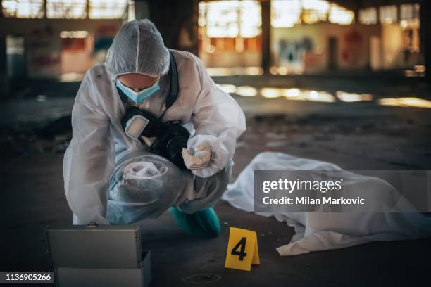 crime scene onderzoek - forensisch stockfoto's en -beelden