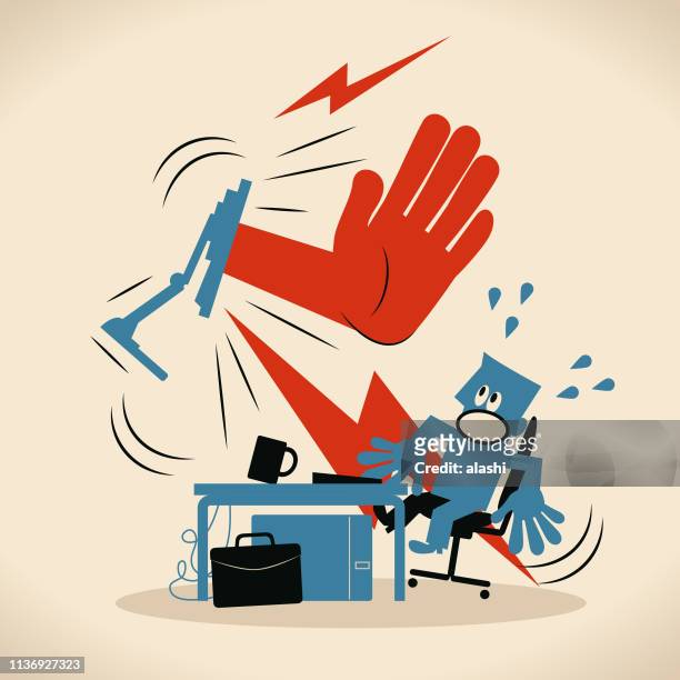 große hand zeigt stopp-geste für geschäftsmann (computer-programmierer, designer), der computer am schreibtisch - rettungsdienst mitarbeiter stock-grafiken, -clipart, -cartoons und -symbole