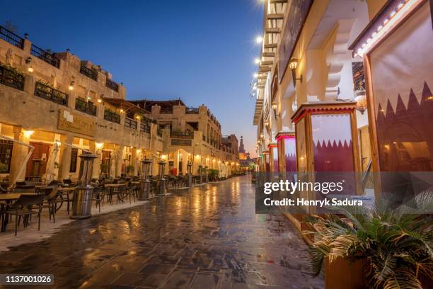 souq waqif in doha - souk stock-fotos und bilder