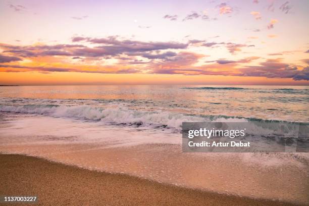 beautiful sunset by the sea with waves in the mediterranean. - resolución 4k fotografías e imágenes de stock