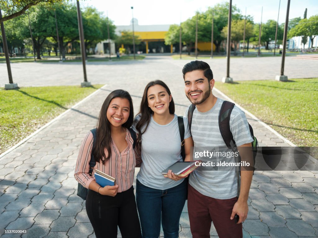 Freundliche Latin-Studenten
