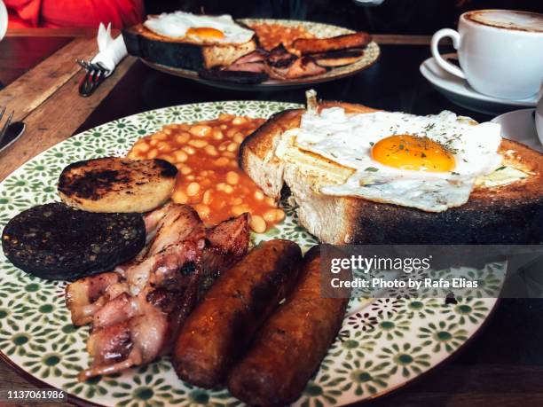 full breakfast - irish culture stock pictures, royalty-free photos & images