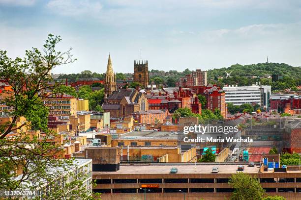 skyline of nottingham, nottinghamshire, england - nottingham photos et images de collection