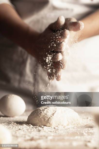 impasto - flour foto e immagini stock