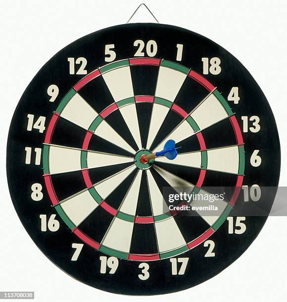 dartboard bull's eye - bullseye target stock pictures, royalty-free photos & images