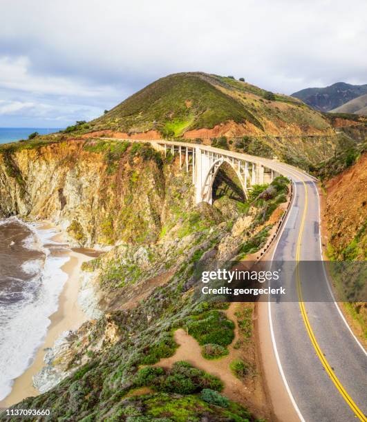 anfahrt zur bixby creek bridge - bixby bridge stock-fotos und bilder