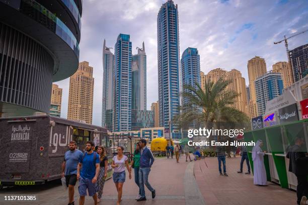 jbr dubai - jbr shops photos et images de collection