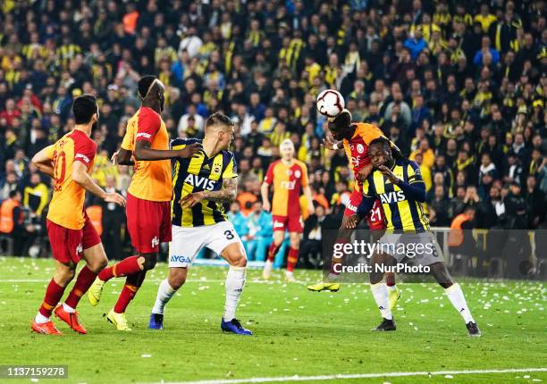 Henry Onyekuru of Galatasaray and Victor Moses of Fenerbache during the Turkish Super Lig match between Fenerbache and Galatasaray at the ükrü...