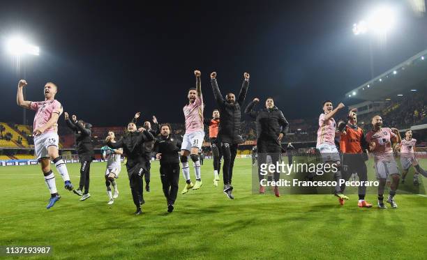 Citta di Palermo players celebrate the victory after the Serie B match between Benevento and Carpi FC at Stadio Ciro Vigorito on April 14, 2019 in...