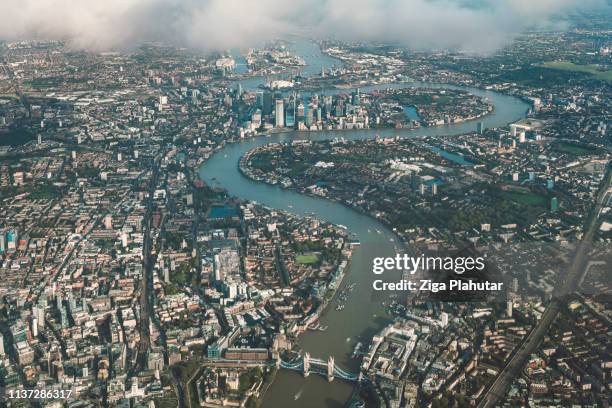 luchtfoto van de rivier de theems in londen - theems stockfoto's en -beelden
