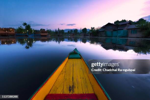 india kashmir travel floating market dal lake srinagar - jammu and kashmir photos et images de collection