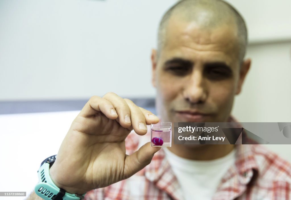 Presentation Of A 3D Live Heart Printed From Human Tissue At TA University