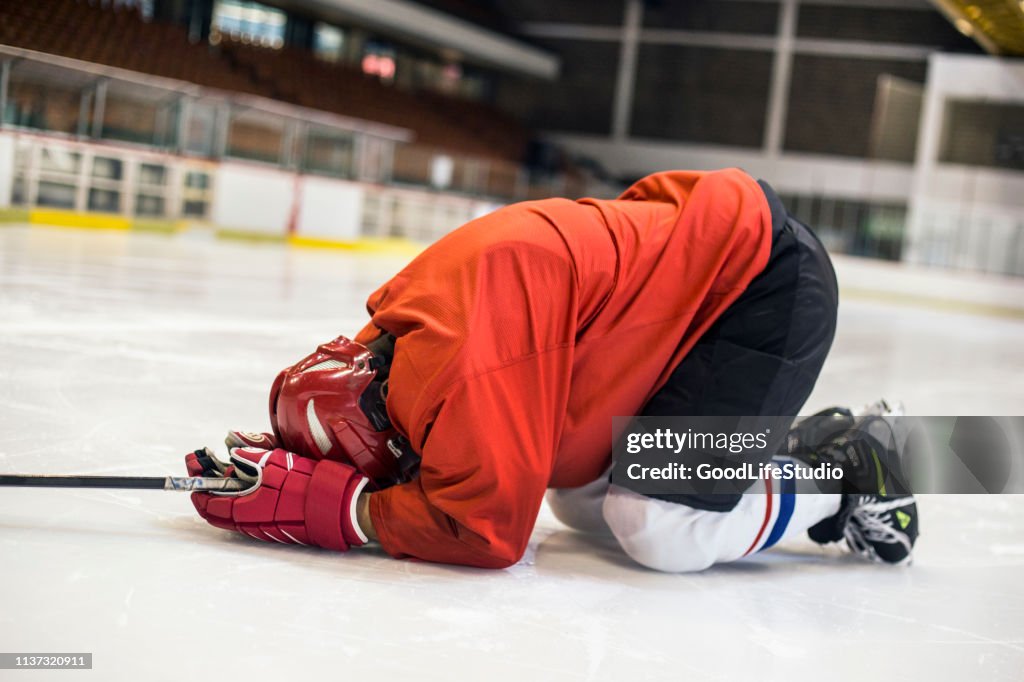 Injured hockey player