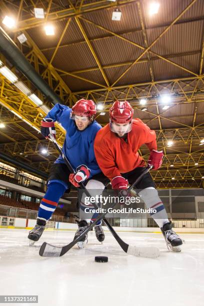 ijshockey wedstrijd - men's ice hockey stockfoto's en -beelden