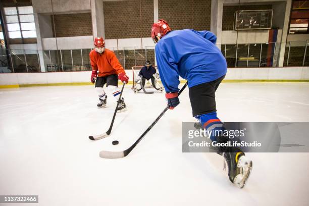 eishockey-match - hockey player stock-fotos und bilder