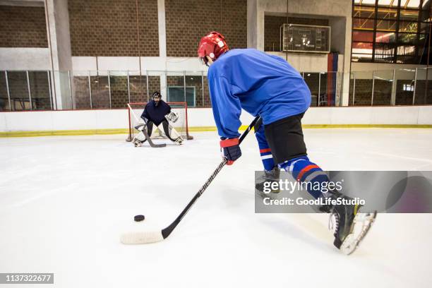 ice hockey - hockey player on ice stock pictures, royalty-free photos & images