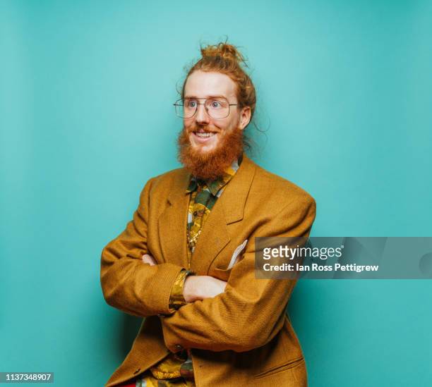 cool hipster man on blue background - nerd stockfoto's en -beelden