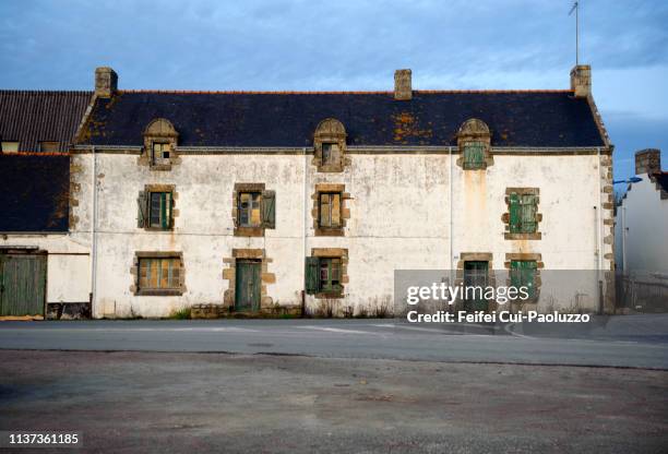building facade at pô, carnac, brittany region, france - abandoned houses photos et images de collection