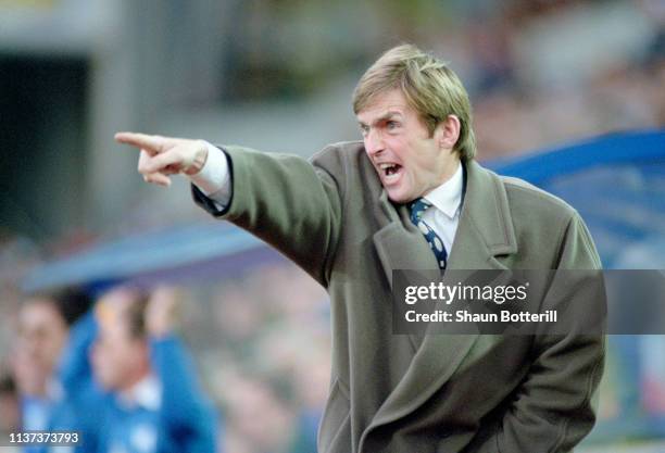 Blackburn Rovers manager Kenny Dalglish reacts on the touchline during a Premier League match at Leicester City on December 17, 1994 in Leicester,...