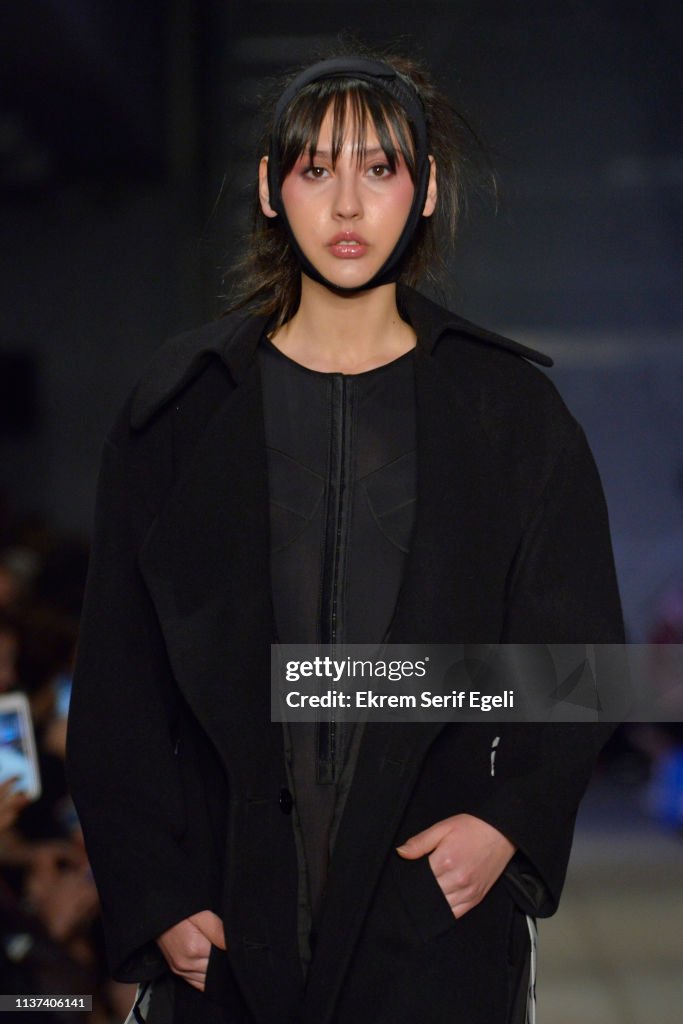 Ezra Tuba - Runway - Mercedes-Benz Fashion Week Istanbul - March 2019