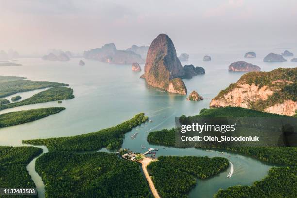 vista aérea cénico de phang nga no nascer do sol - enseada - fotografias e filmes do acervo