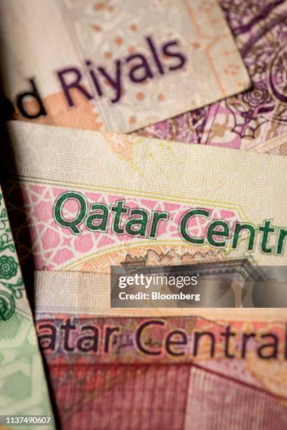 40 Qatar Banknotes Stock Photos, High-Res Pictures, and Images - Getty ...