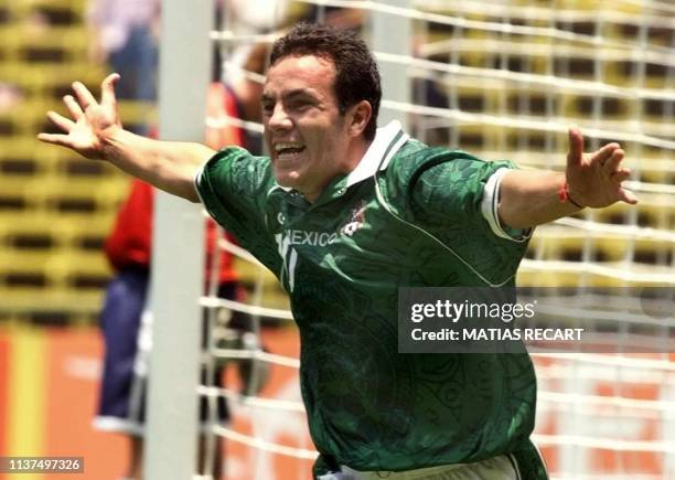 Cuauhtemoc Blanco of Mexico celebrates his sudden death golden goal against the US during their semi-final FIFA Confederation Cup match 01 August...