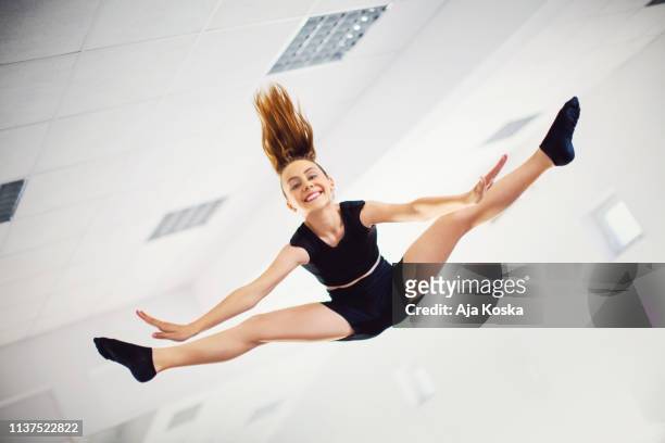 split jump. - dancing studio shot stock pictures, royalty-free photos & images