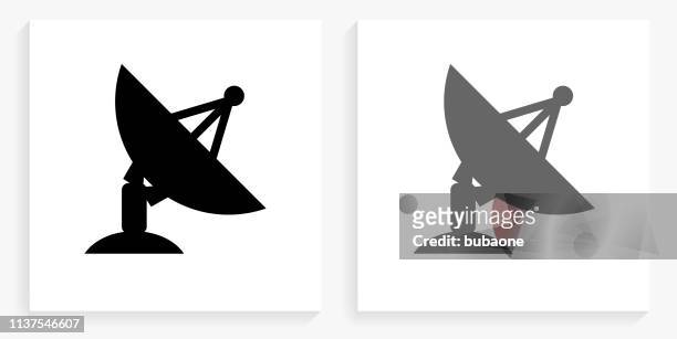 satellitenschüssel black and white square icon - satellitenschüssel stock-grafiken, -clipart, -cartoons und -symbole