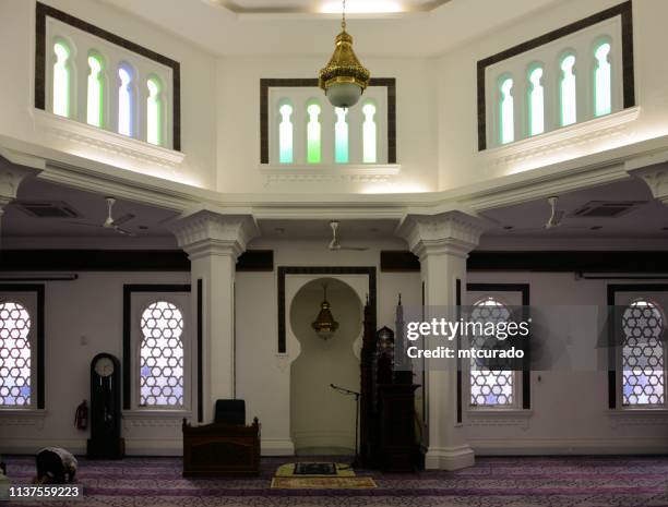 jamek moskee, kuala lumpur, maleisië - masjid jamek stockfoto's en -beelden