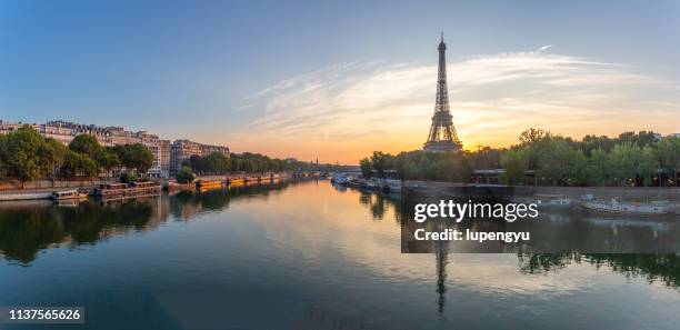 sunrise over eiffel tower in paris - eiffel tower seine river stock pictures, royalty-free photos & images