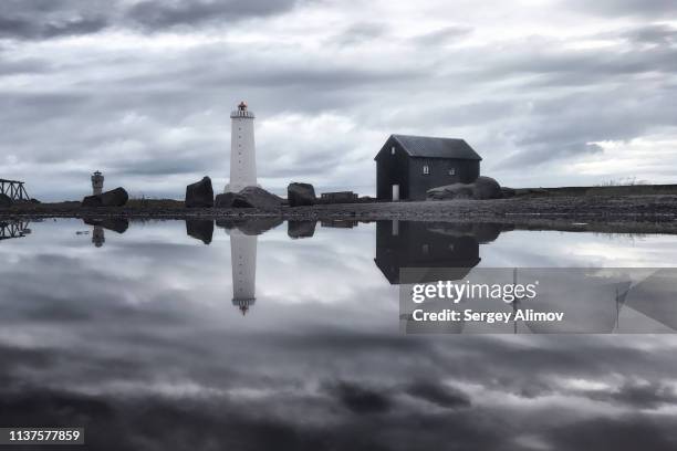 akranesviti lighthouse clear reflection in a lake - akranes bildbanksfoton och bilder
