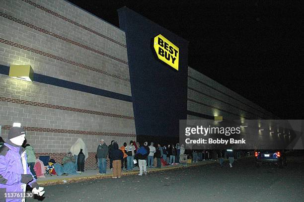 "Black Friday" early shoppers camping out at Best Buy