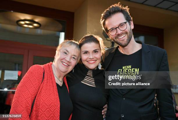 April 2019, Berlin: Sabine Wackernagel , Katharina Wackernagel and Jonas Grosch come to the premiere of the film "Wenn Fliegen träumen" at the film...