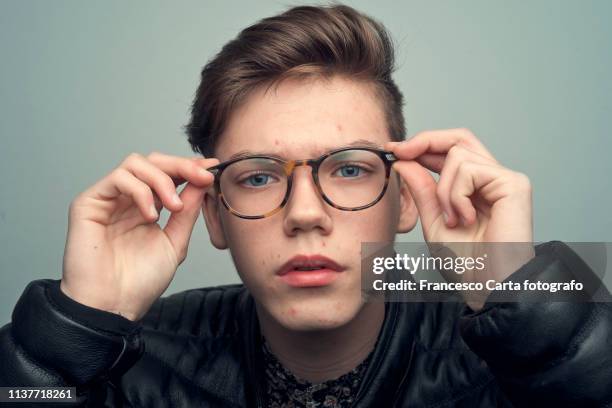 teenager boy - verbazing stockfoto's en -beelden