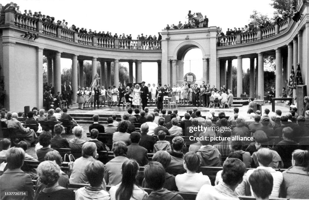 Freude und Frohsinn beim Fest der Jugend in Schwerin 1963