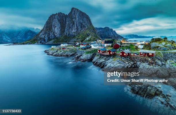 norway lofoten islands landscape during autumn - lofoten en vesterålen stockfoto's en -beelden