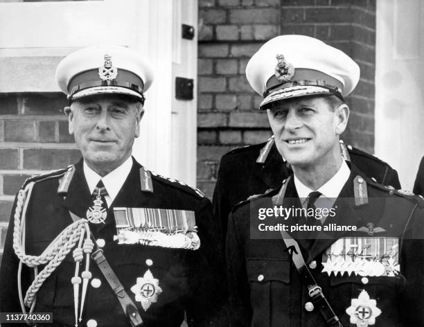 Prinz Philip von Großbritannien, Herzog von Edinburgh und Gatte der Queen , und sein Onkel, der britische Großadmiral und letzte Vizekönig von...