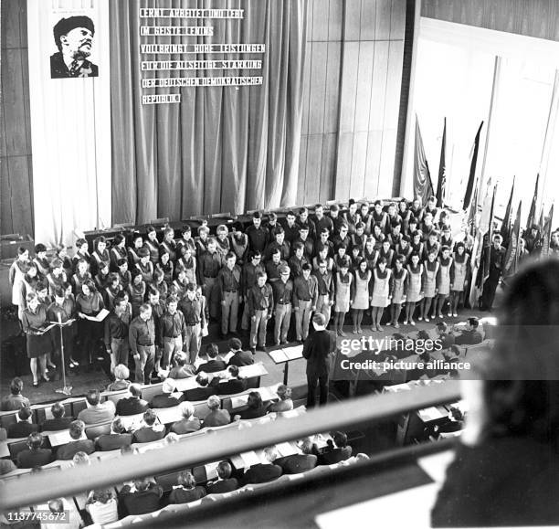 Übersicht während der Zentralveranstaltung zum 100. Geburtstag von Wladimir Iljitsch Lenin in der Humboldt-Universität in Ost-Berlim am . Zur...