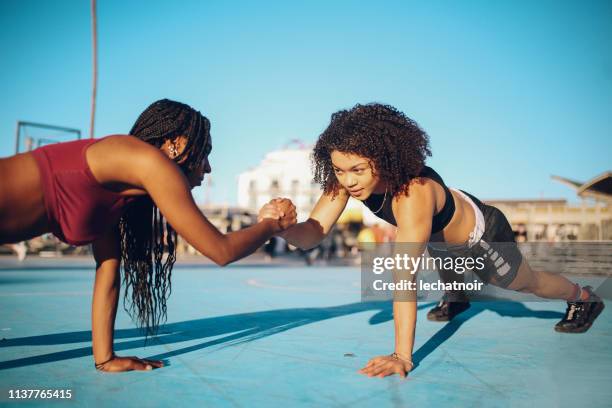 women doing cross training on the basketball courts of venice beach, california - venice beach stock pictures, royalty-free photos & images