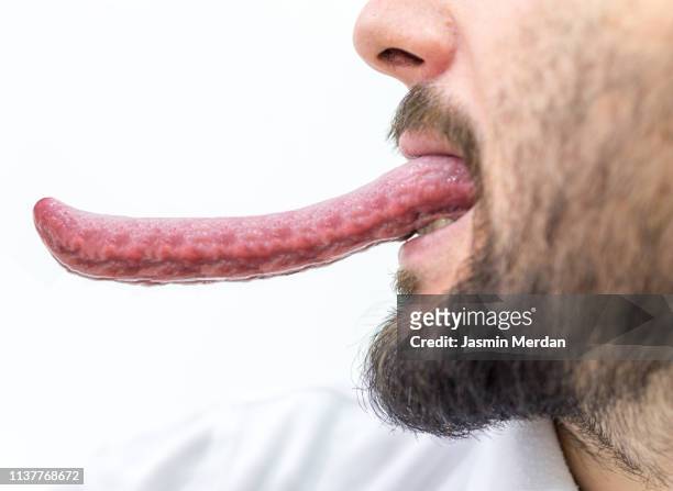man showing his very long tongue - meme fotografías e imágenes de stock