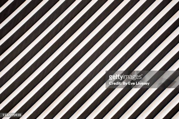 diagonal lines & stripes background - schrägansicht stock-fotos und bilder