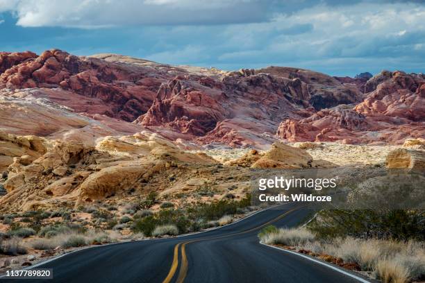 winding highway and mountains, road trip, valley of fire state park - nevada stock pictures, royalty-free photos & images