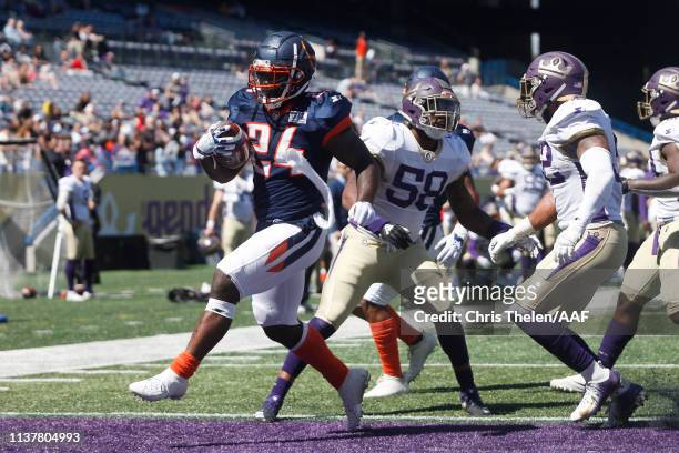 De'Veon Smith of the Orlando Apollos rushes for a 1-yard touchdown during the second quarter against the Atlanta Legends in an Alliance of American...
