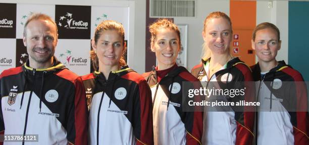 April 2019, Latvia, Riga: Team Germany with team boss Jens Gerlach and the players Julia Görges, Andrea Petkovic, Mona Barthel and Anna-Lena...