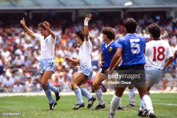 Gary Lineker of England celebrate his goal with Steve Hodge during the World Cup Quarter Final match between Argentina and England at Estadio Azteca,...