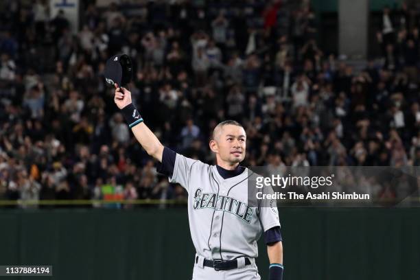 Outfielder Ichiro Suzuki of the Seattle Mariners laps the stadium to applaud fans after the game between Seattle Mariners and Oakland Athletics at...
